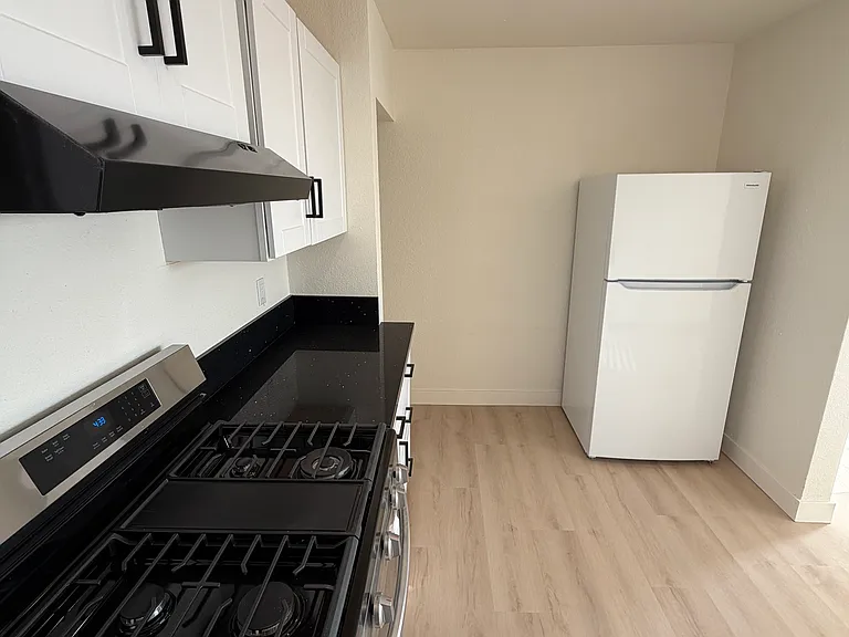 180 E Barbour St #C — Photo 5