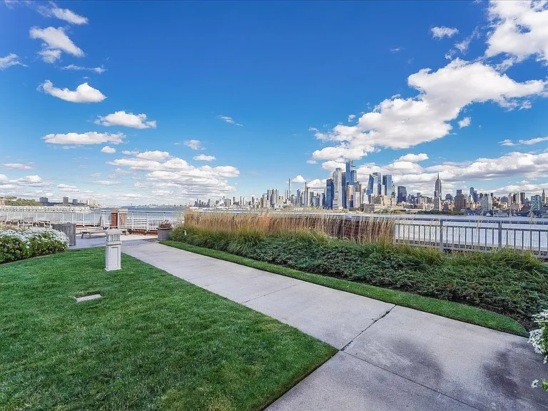 1125 Maxwell Ln #Penthouse 1221 — Photo 29