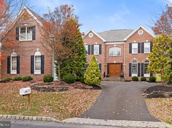 705 Broadmoor Dr, Blue Bell, PA 19422