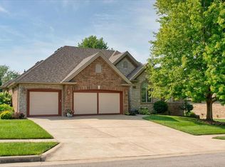 3282 W Parkhaven Bnd, Springfield, MO 65810