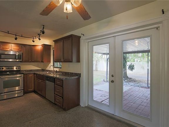 Kitchen & Dinnette
