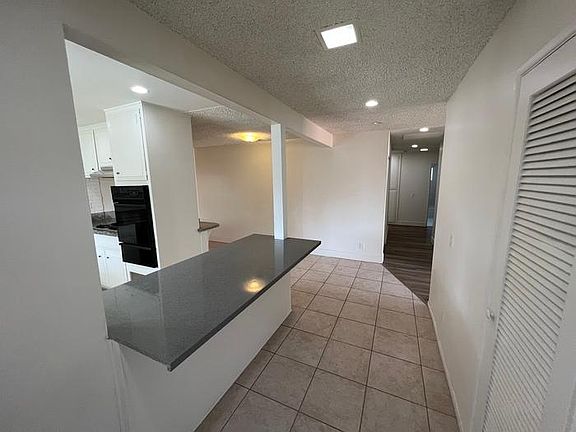 4th image of 1013 N Lincoln St