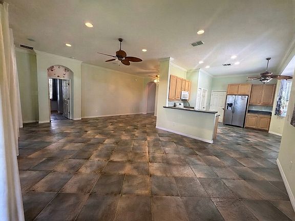 5th image of 129 Crepe Myrtle Dr