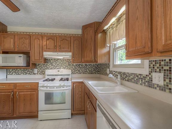 4th image of 3009 Winchester Dr