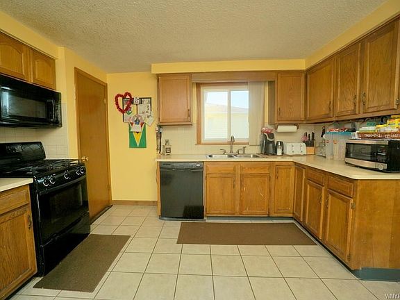 4th image of 129 Woodgate Dr