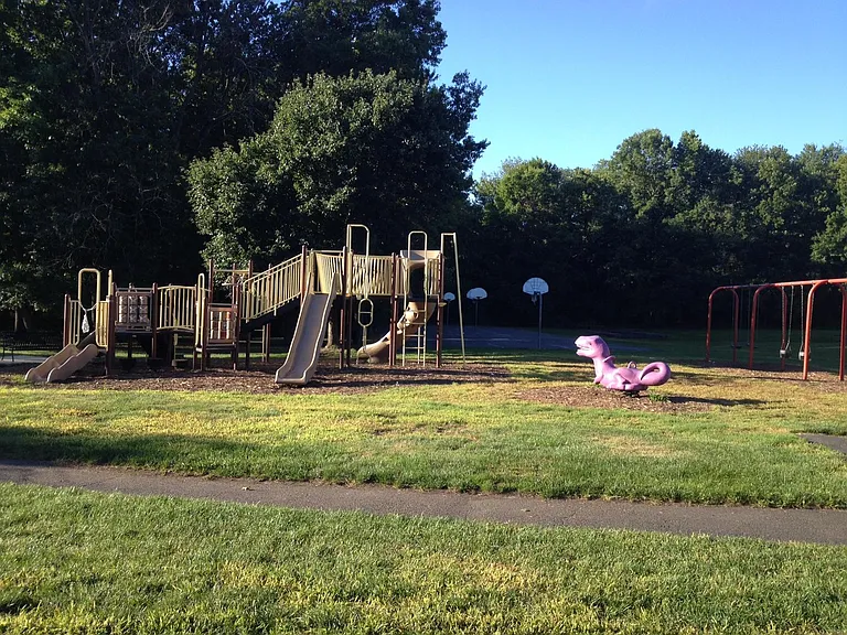 Eggerts Crossing Village — Photo 12