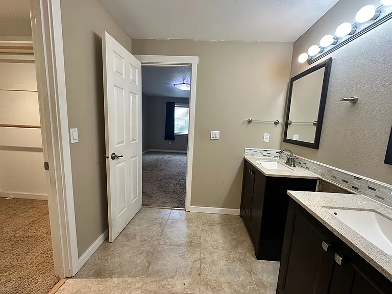 4063 Alameda Ave NE — Photo 12