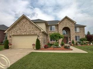 716 Nissen Ct, Wixom, MI 48393