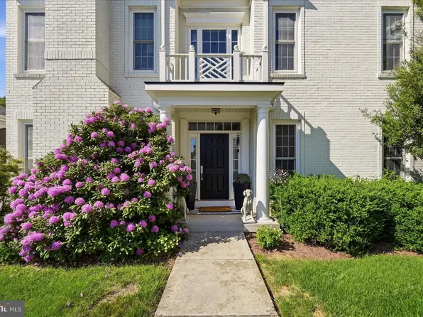 20729 Red Cedar Dr, Leesburg, VA 20175
