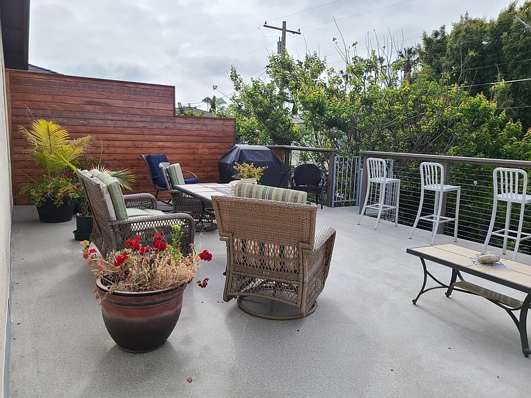 1052B Loring St — Photo 3