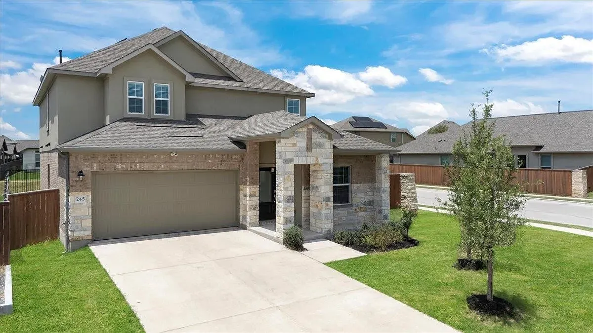 5 bed, 2.5 bath, 2610 sqft, $2,985 — Photo 1