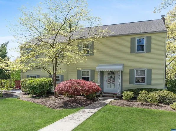 825 5th Ave, River Edge, NJ 07661