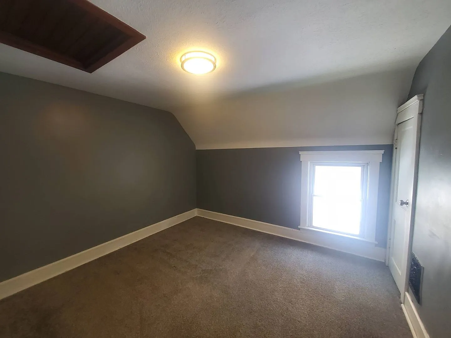 Charming 3-Bedroom Property in Prime Location — Photo 3