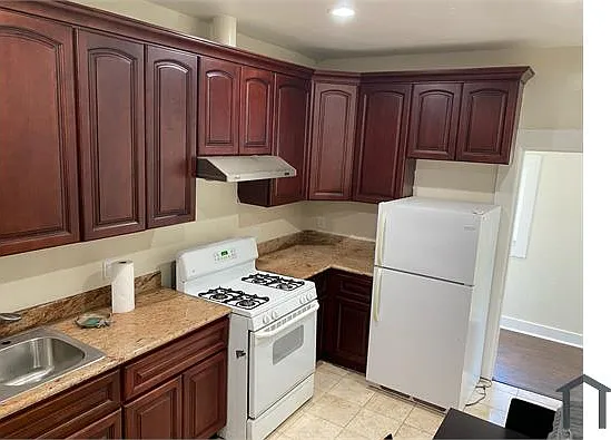 3 bed, 1700 sqft, $3,500 — Photo 2
