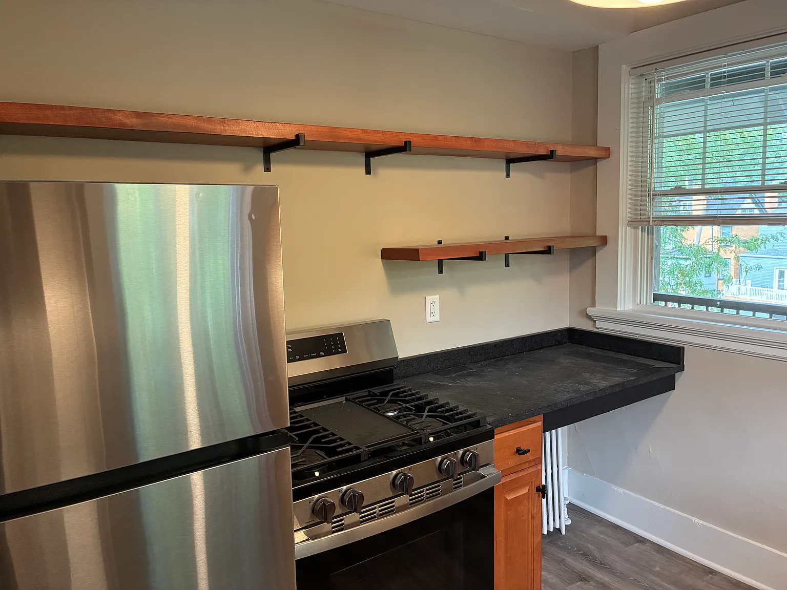 2 bed, 1400 sqft, $1,600 — Photo 1