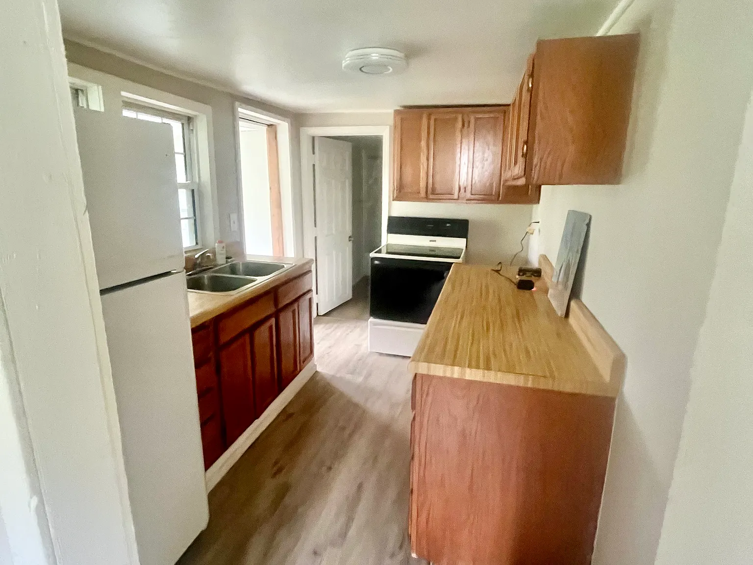 3 bed, 900 sqft, $1,150 — Photo 3