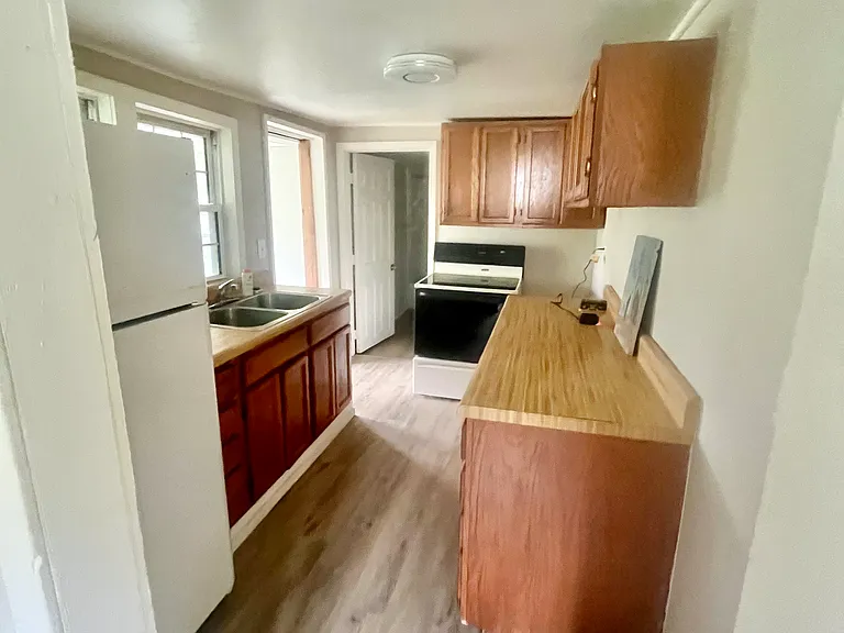210 Downey St — Photo 3