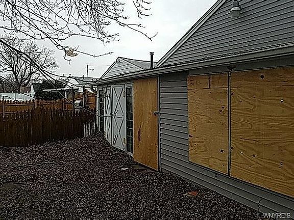 3rd image of 2467 La Salle Ave