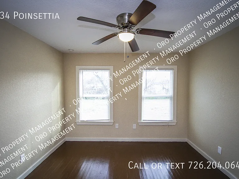 934 Poinsettia — Photo 2
