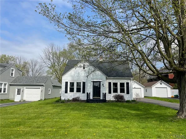 102 N Court St, Canastota, NY 13032