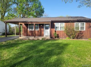 1733 Leaf Crest Dr, Hazelwood, MO 63042