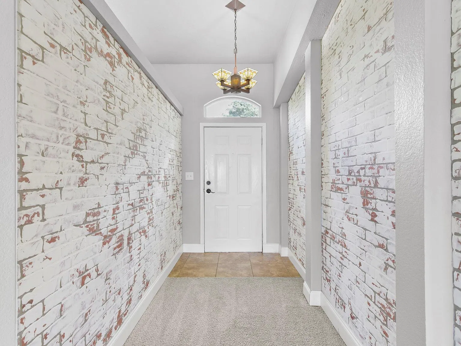 3 bed, 2.0 bath, 1920 sqft, $1,900 — Photo 4
