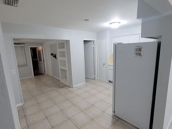 3rd image of 4981 SW 92nd Ave