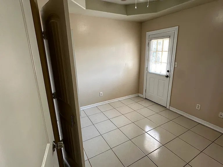 1020 Jesse St — Photo 12