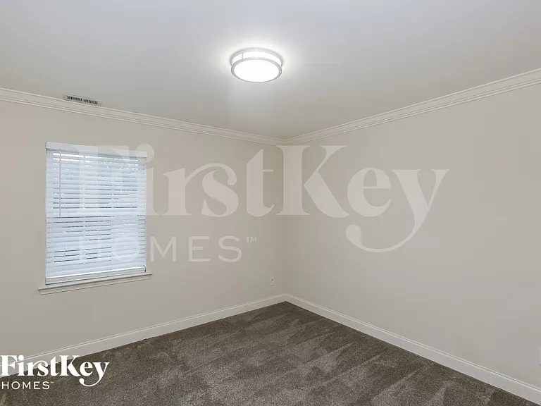 215 Parkwood Dr NW — Photo 13