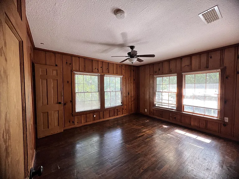 920 Bolivar St — Photo 2