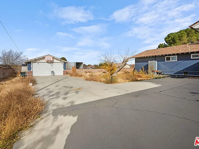 4631 W Avenue M8 — Photo 39