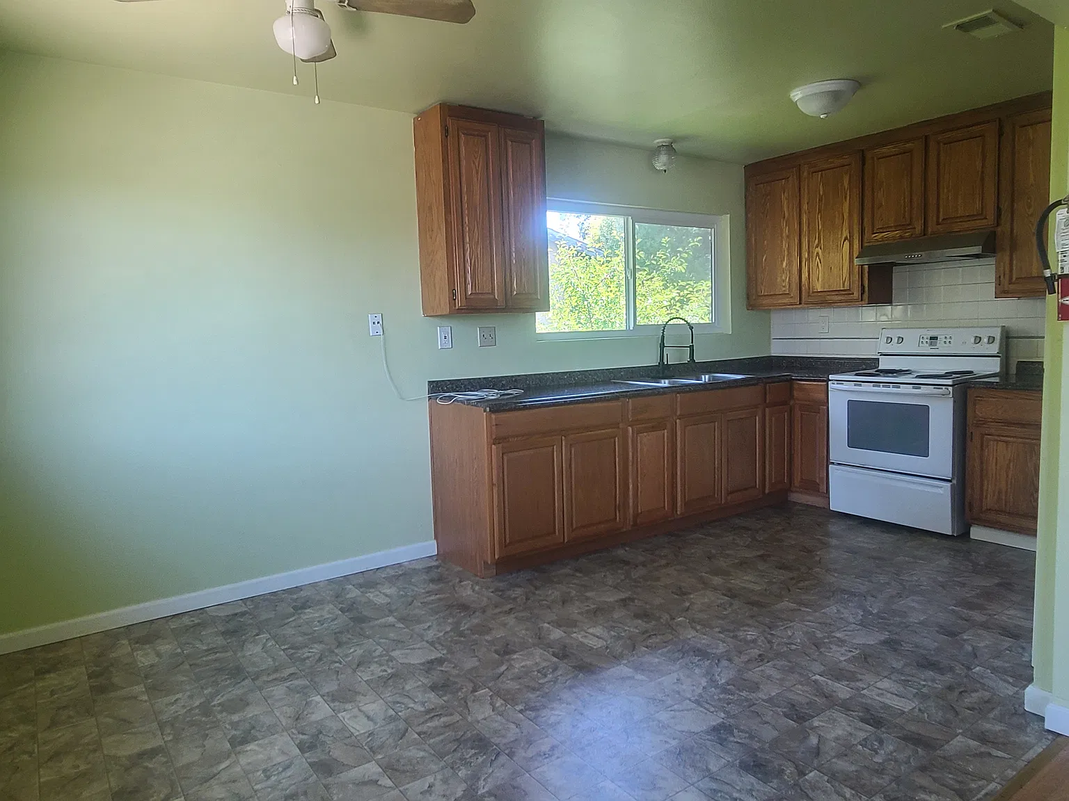 2576 Mohawk Ct — Photo 3
