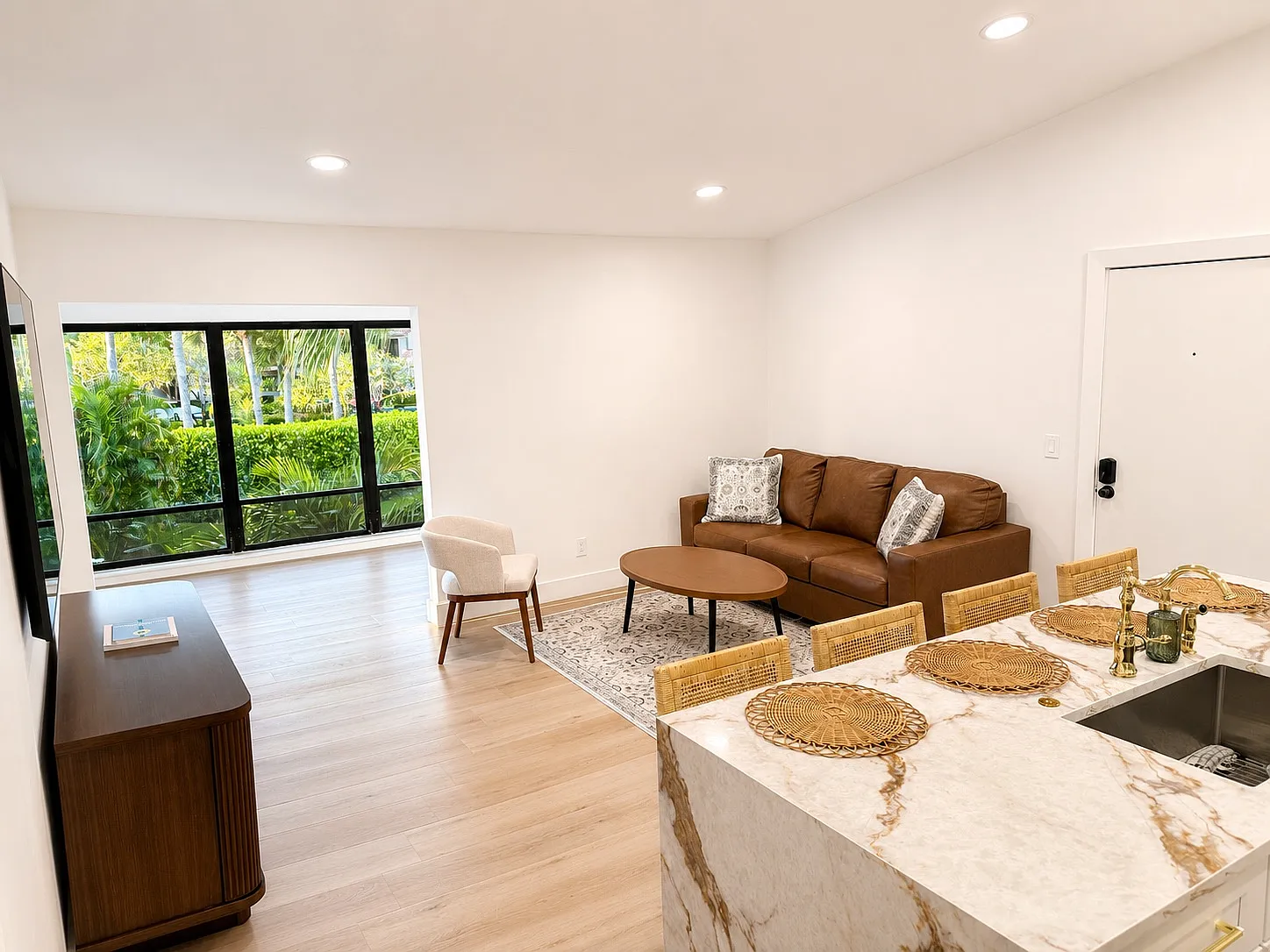 2 bed, 1035 sqft, $2,900 — Photo 3