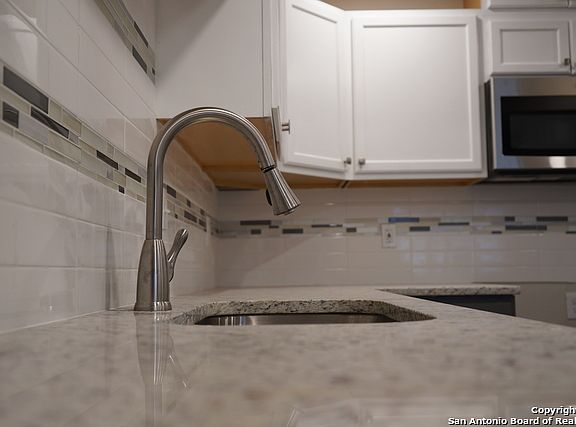 5th image of 365 Charcliff Dr
