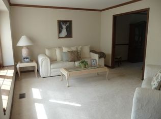 3247 Barnes Ln, Naperville, IL 60564