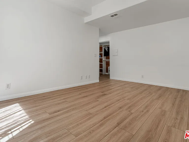 8646 W Olympic Blvd #204 — Photo 22