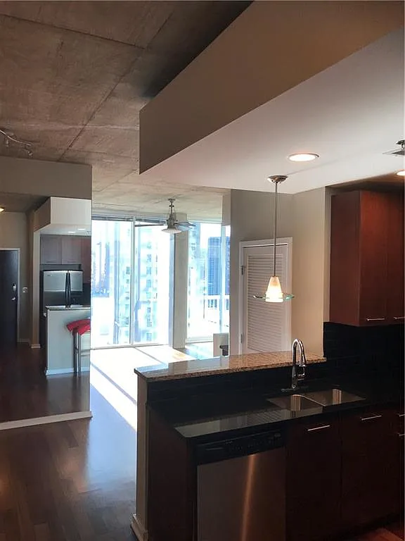 1 bed, 764 sqft, $1,900 — Photo 4