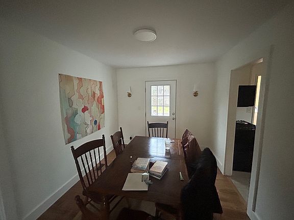 4th image of 248 Kent Ln