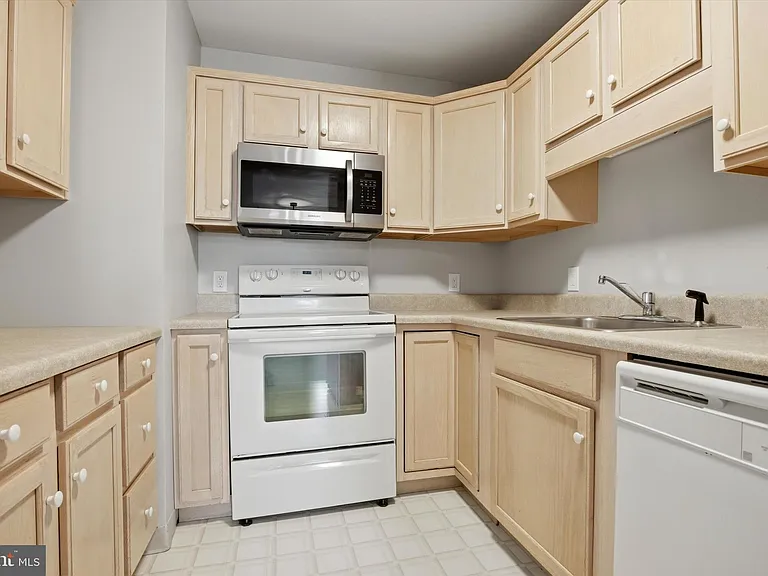 205 Horseshoe Dr #205 — Photo 6