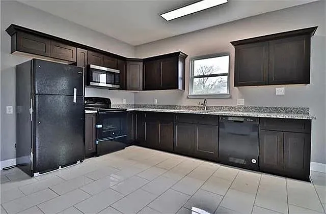 2318 Seminole Pl — Photo 2