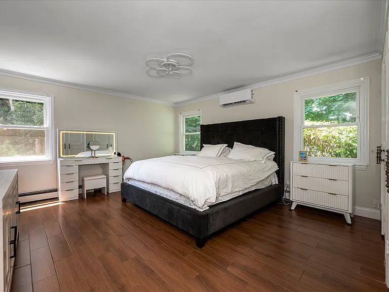 70 Longfellow Rd — Photo 17