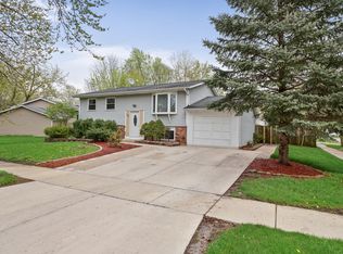 130 Grove Ct, Bolingbrook, IL 60440