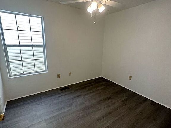 5th image of 115 Rockyreef Cir
