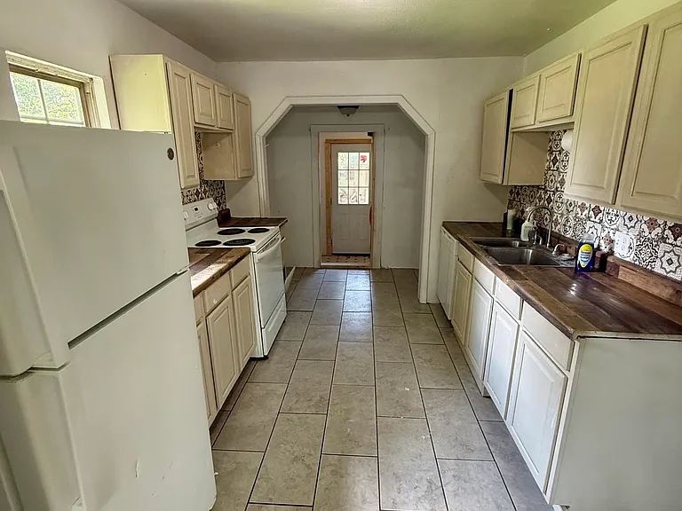 1337 E McKinley Ave — Photo 3