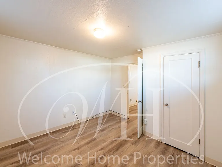 228 SE 6th St — Photo 7