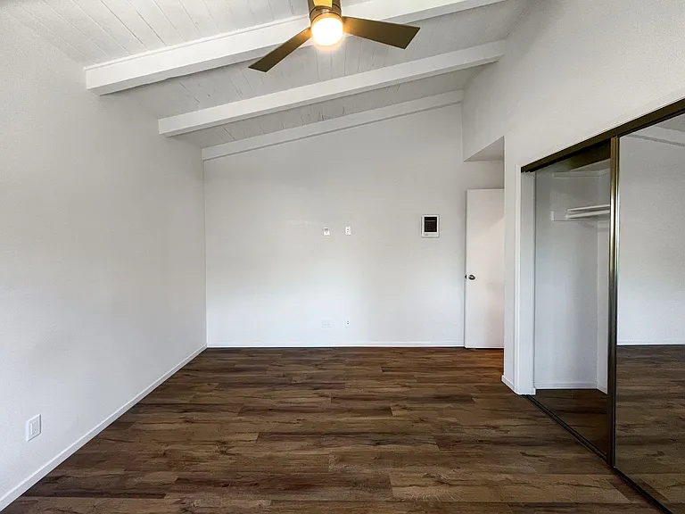 2118 Carnegie Ln — Photo 17