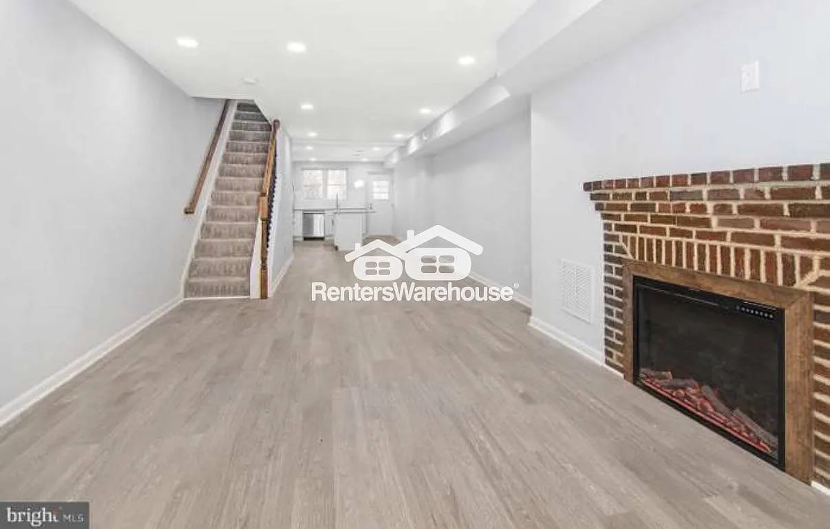 3 Bed / 1.5 Bath Townhome — Photo 4