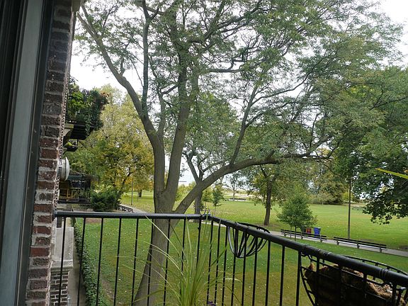 3rd image of 1132 W Farwell Ave APT 2S
