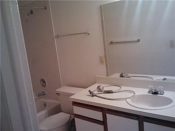 5th image of 8235 Lake Dr APT 102