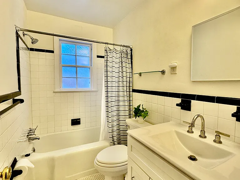 1723 Oakcrest Dr — Photo 18
